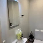 Rocca Tower Bedroom With Private Shower & Kitchen Apartamento