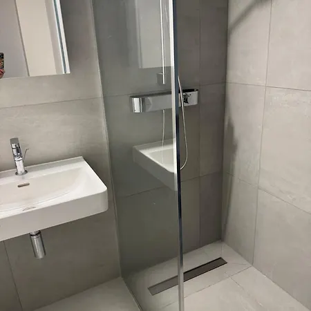 Apartamento Rocca Tower Bedroom With Private Shower & Kitchen *